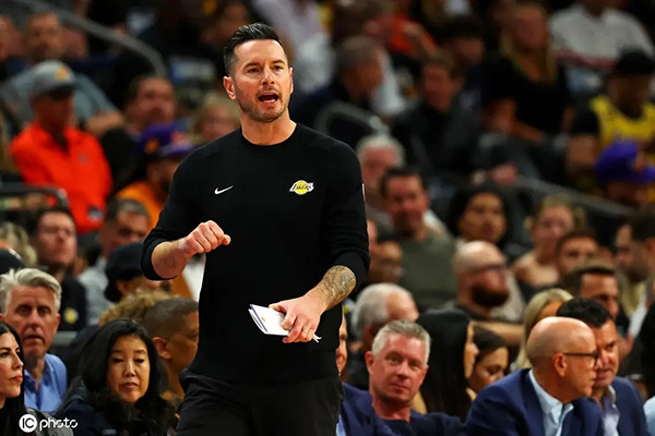 ​​湖人官宣与主帅雷迪克续约 佩林卡：确认其篮球领袖地位​