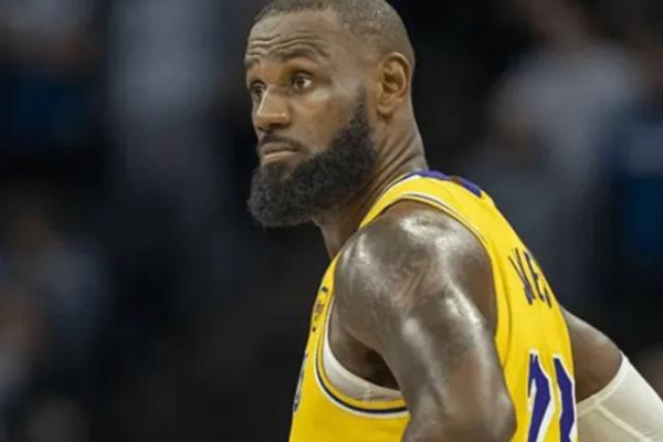 詹姆斯湖人生涯恐迎终点?5260万合同成过渡,<a href=/lanqiush/mavericks/ target=_blank class=infotextkey>独行侠</a><a href=/lanqiush/warriors/ target=_blank class=infotextkey>勇士</a>争传