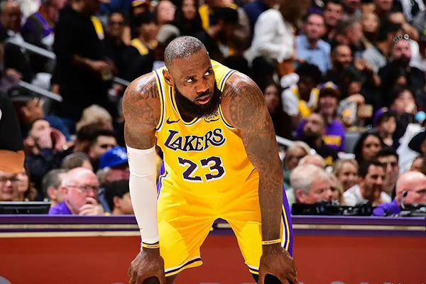 NBA休赛期动态：<a href=/lanqiush/lakers/ target=_blank class=infotextkey>湖人</a>伤病、勇士签约与<a href=/lanqiush/76ers/ target=_blank class=infotextkey>76人</a>合同进展